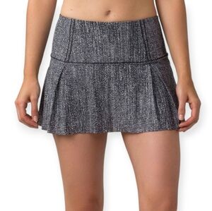 Lululemon Lost In Pace Skirt Skort Pleated Running Tennis White and Black Size 6